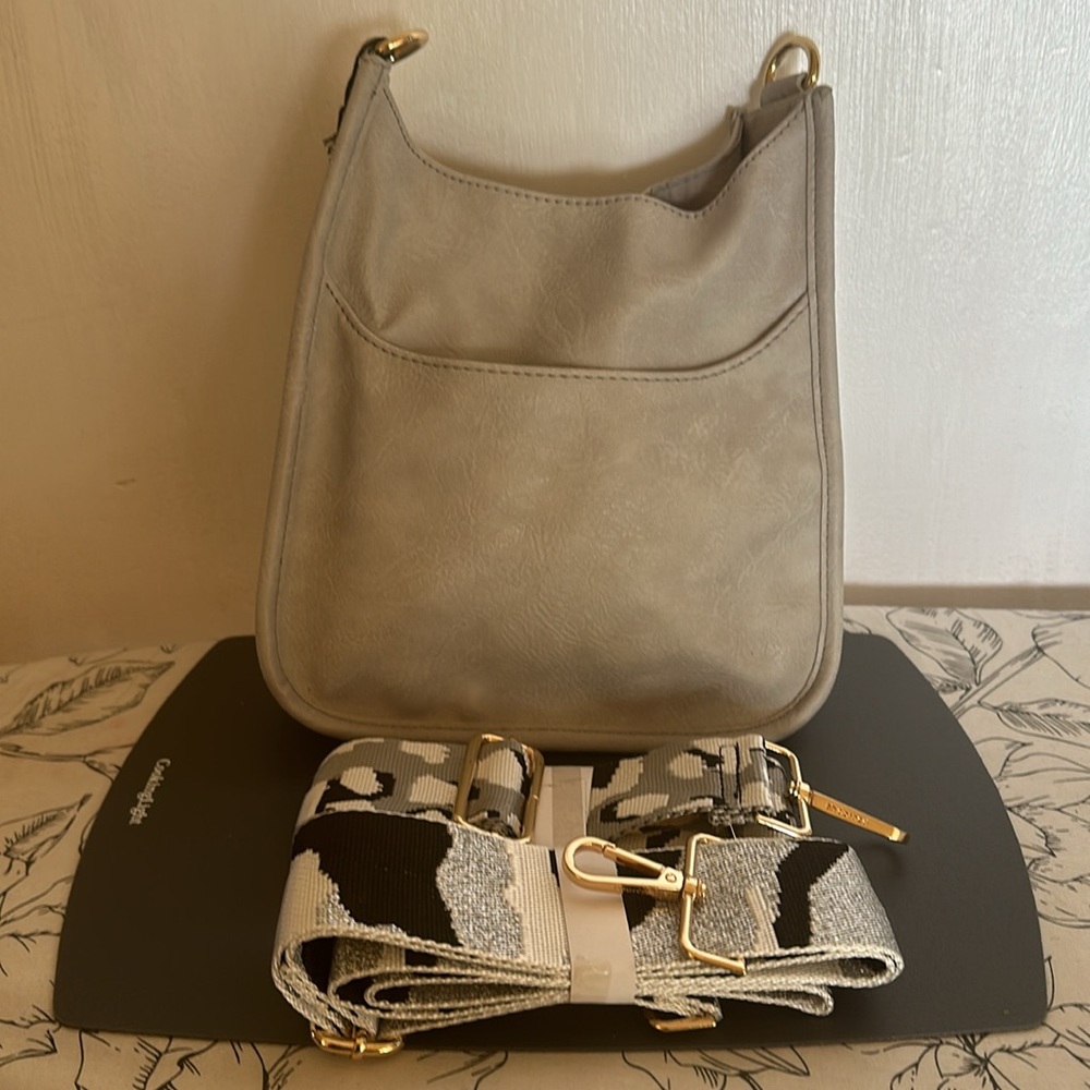 Handbag - Picture 3 of 7